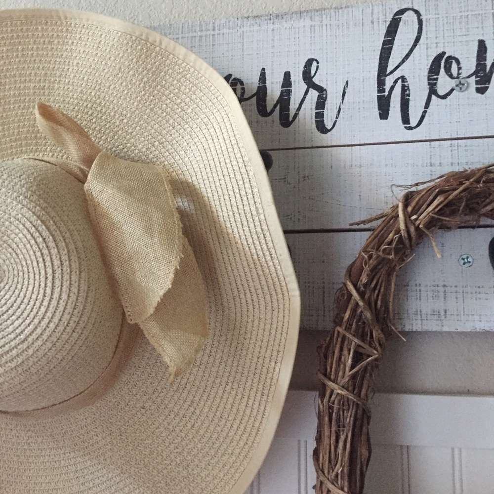 Wide brimmed floppy straw hat - Picture 4 of 4